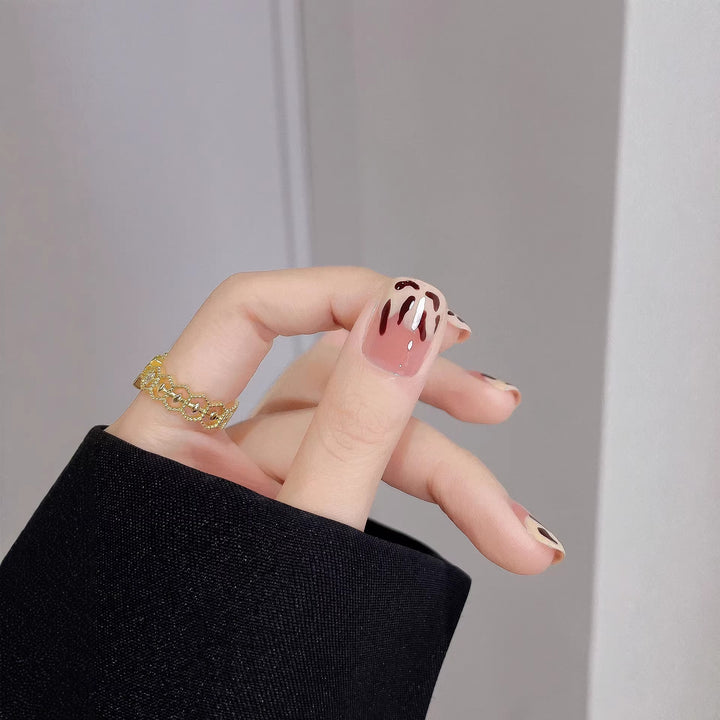 Künstlerisches Press-On Nagelset mit modernem abstraktem Design