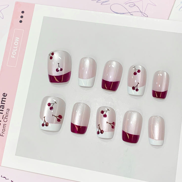 Kunstvolle Nagelspitzen mit Kirsch-Design Karnz