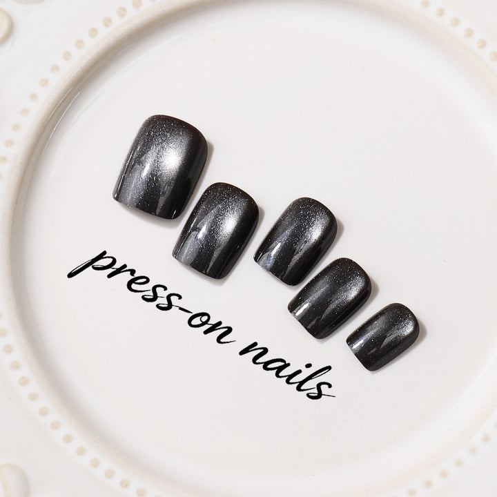 Stylisches Press-On-Nagel-Tips-Set Karnz