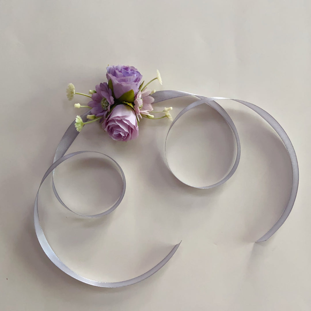 Blumige Handgelenk-Boutonnière