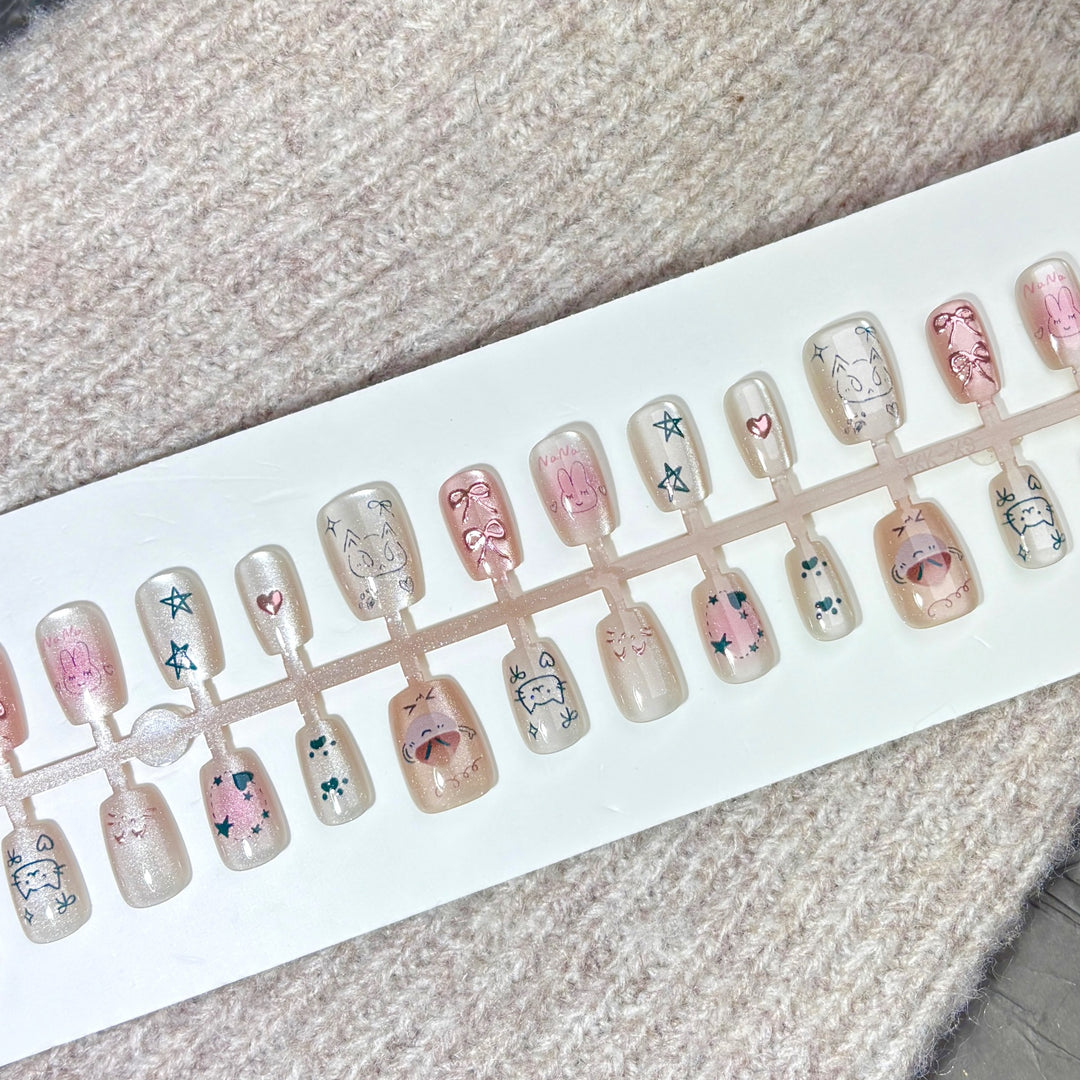 Dekoratives Charakter-Themen Press-On Nagelset