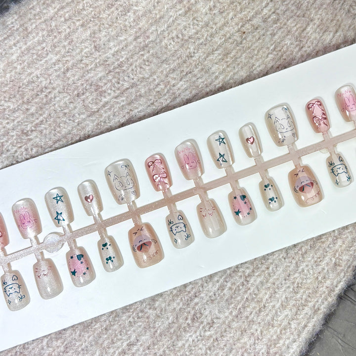 Dekoratives Charakter-Themen Press-On Nagelset