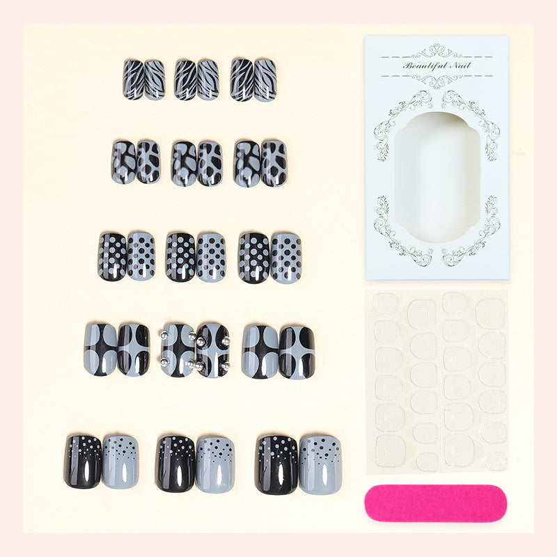 Elegante Press-On Nagelsets mit künstlerischen Mustern Karnz