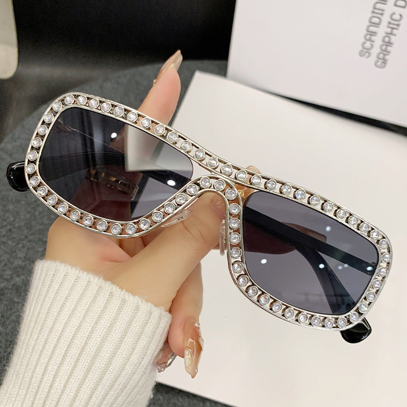 Damen Glamouröse Sonnenbrille mit funkelnden Kristallakzenten Karnz