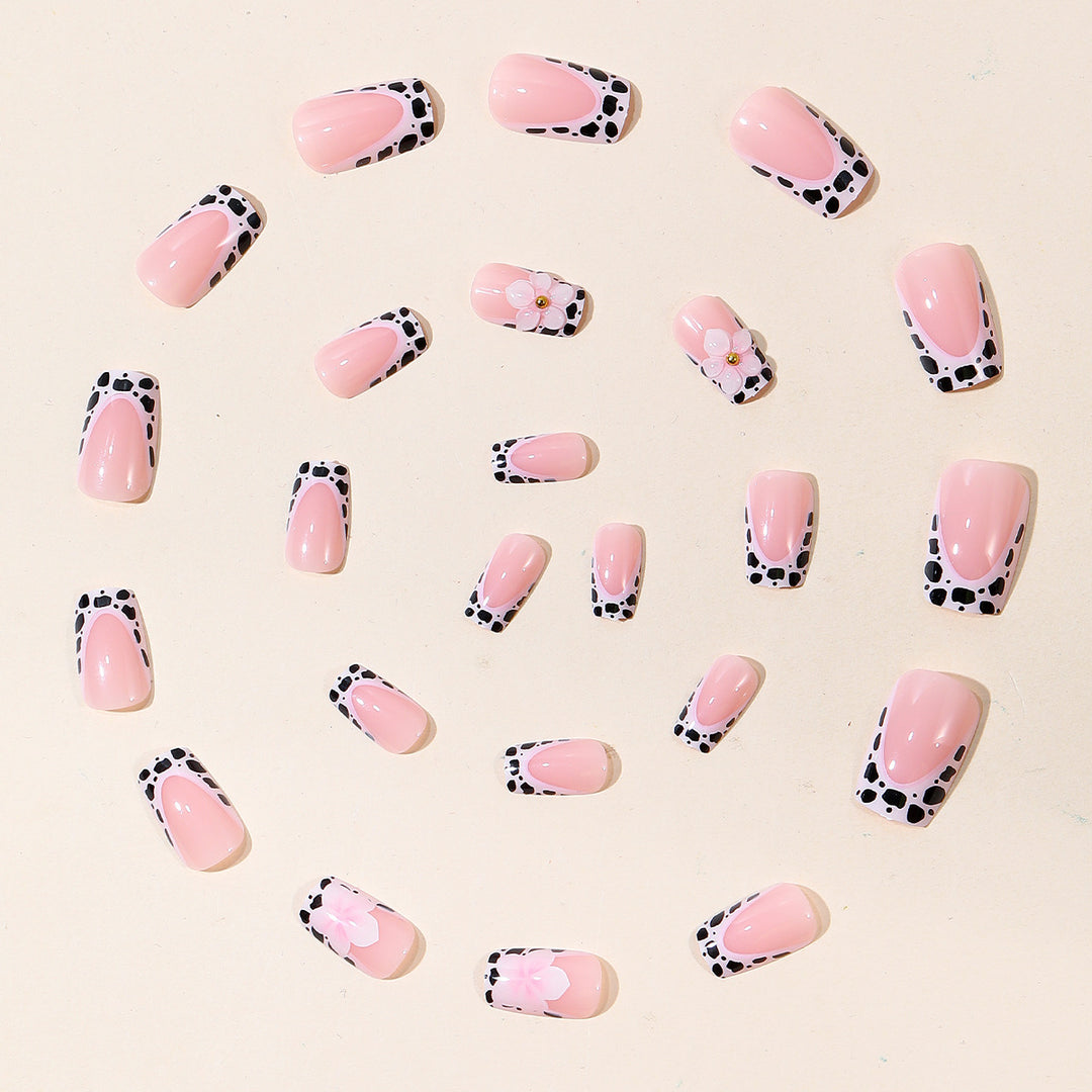 Dekorative florale Akzent Nagelkunst Extensions Karnz