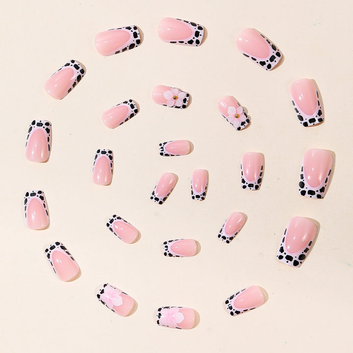 Dekorative florale Akzent Nagelkunst Extensions Karnz