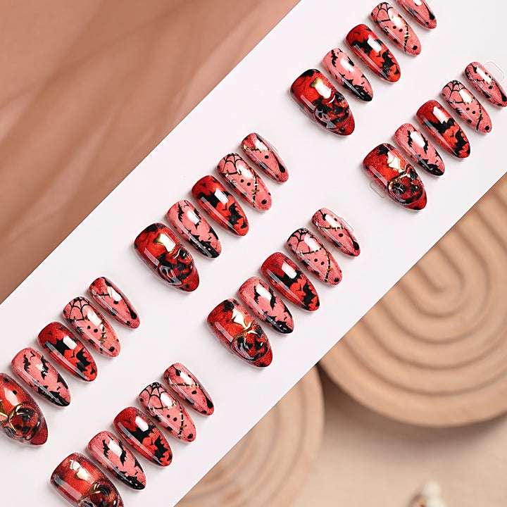 Kreatives Halloween Kunstnagelset mit Gruselmotiven Karnz