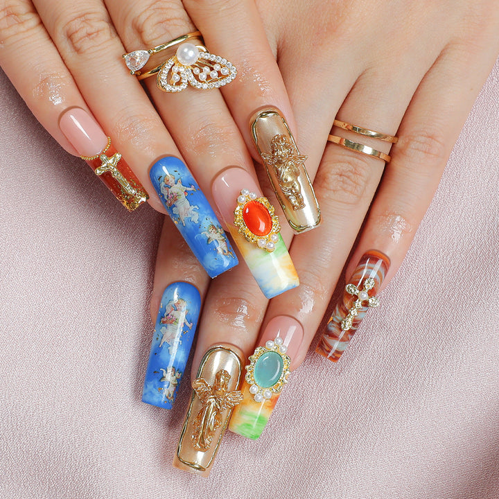 Kreatives Kunstnagelset mit luxuriösen 3D-Verzierungen und eleganten Designs Karnz