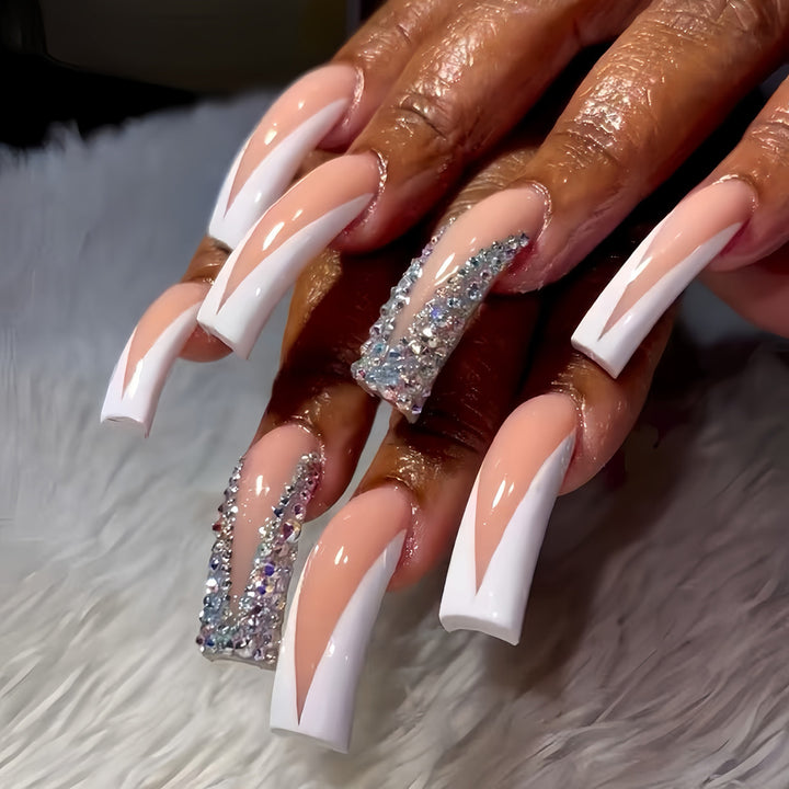 Glamouröse Stiletto Press-On Nägel mit Strassakzenten Karnz