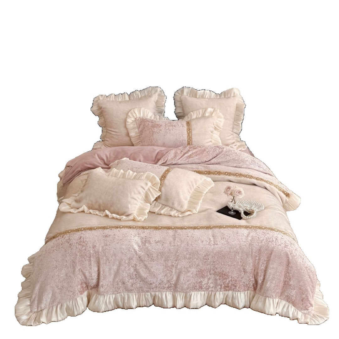 Rüschendes Velvet-Struktur Bettwäsche Set mit goldener Spitzenkante & satin-glänzenden Kissenbezügen