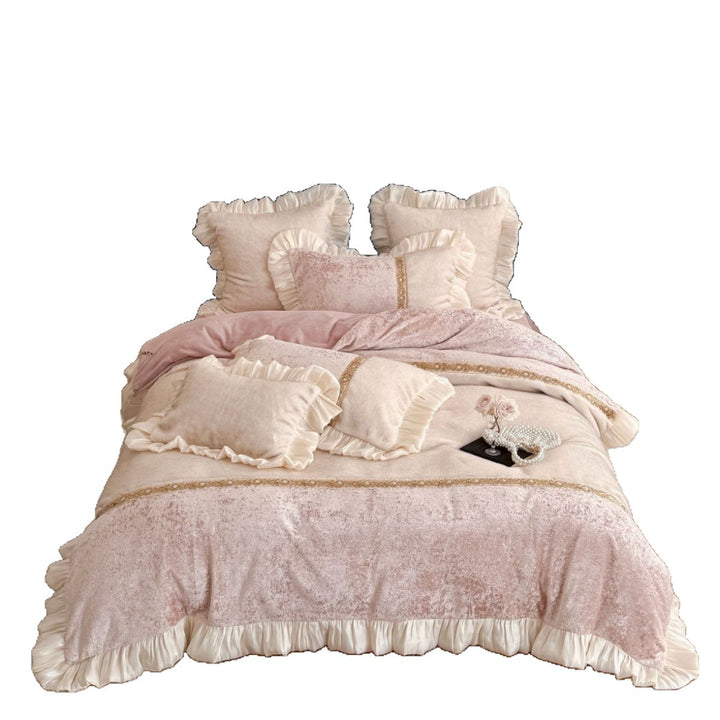 Rüschendes Velvet-Struktur Bettwäsche Set mit goldener Spitzenkante & satin-glänzenden Kissenbezügen