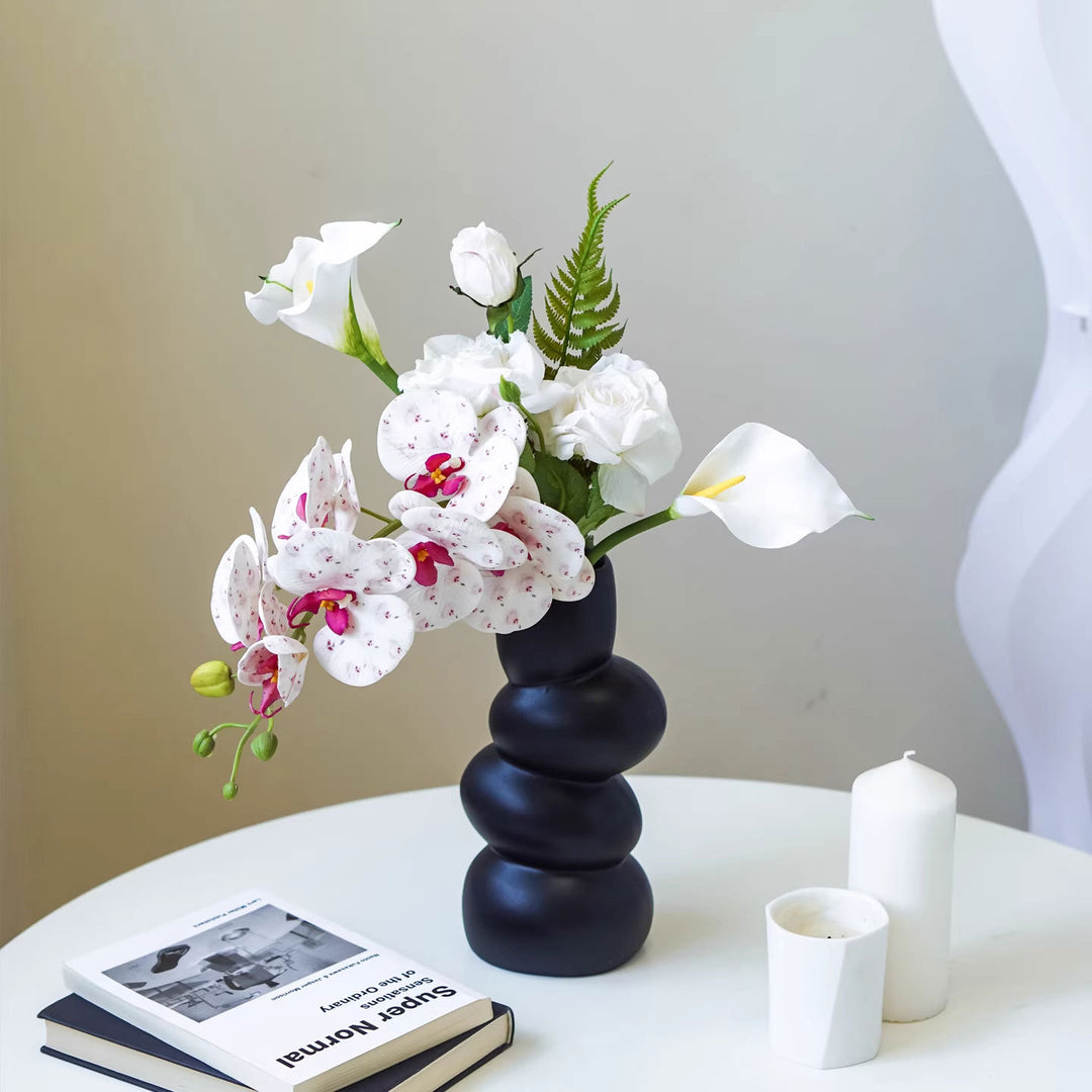 Elegante gerippte Keramikvase