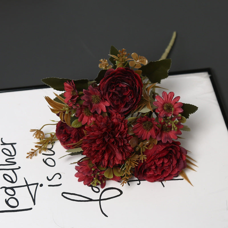 Dekorative Kunstblumenanordnung für die Heimpräsentation