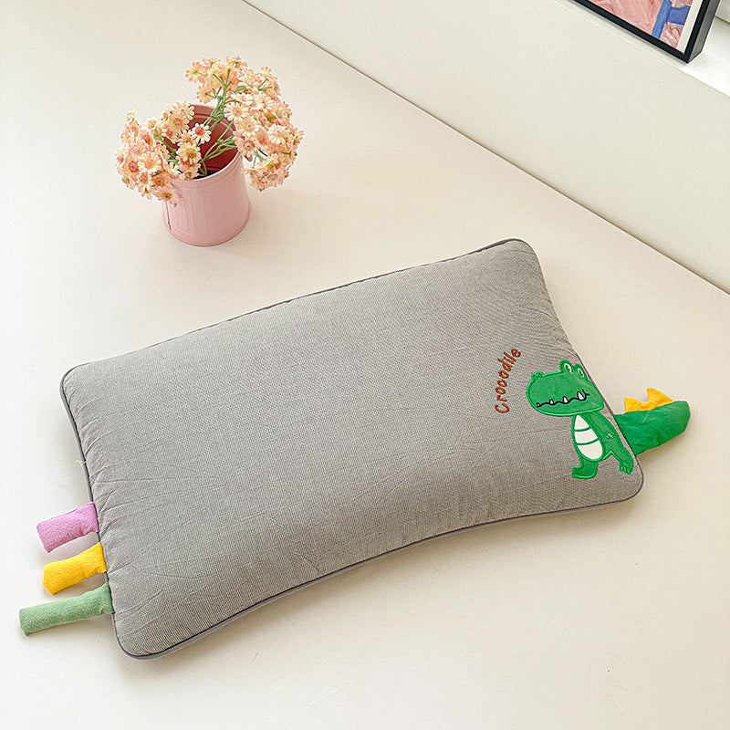 Kinderkissen mit niedlicher Hasenstickerei und Pompon-Schwanz