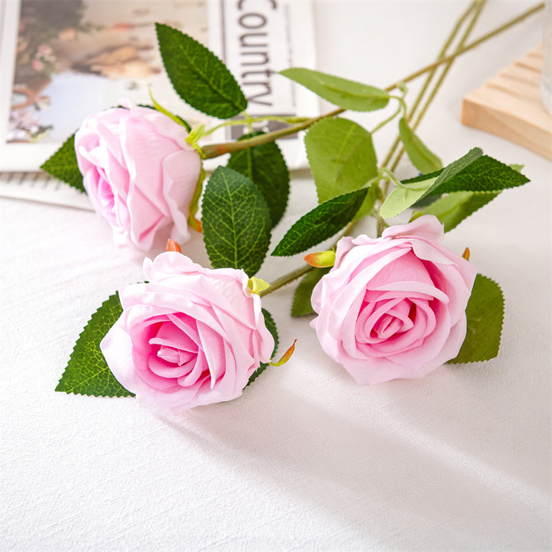 Realistische elegante Rosenstem