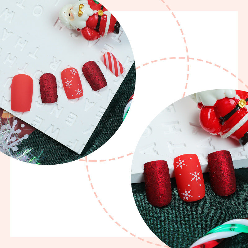 Kunstnagelset im festlichen Rot mit Glitzer- und Weihnachtsmotiven Karnz