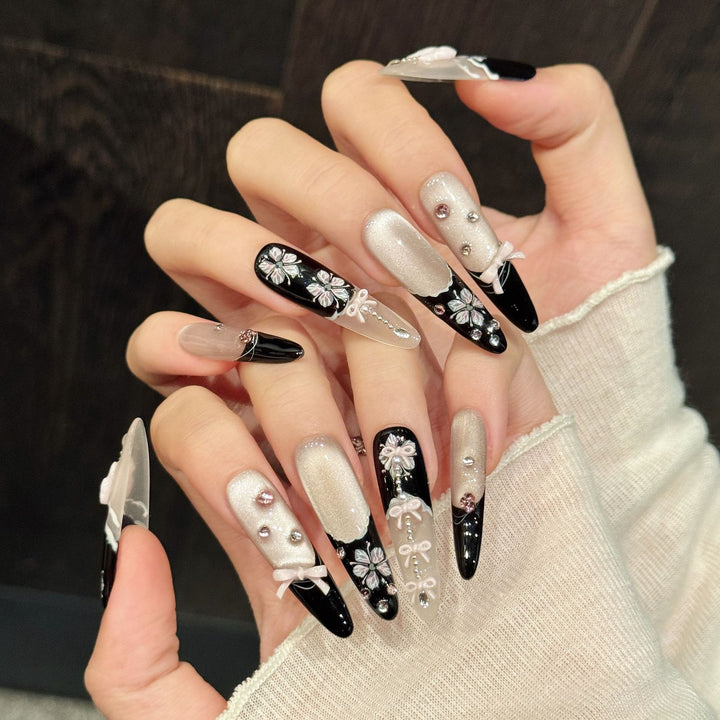 Blumenverzierte Press-On Nagelkunst Set
