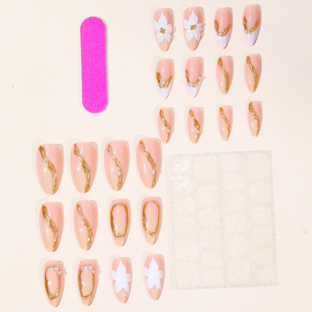 Elegantes florales Nagelkunstdesign Karnz