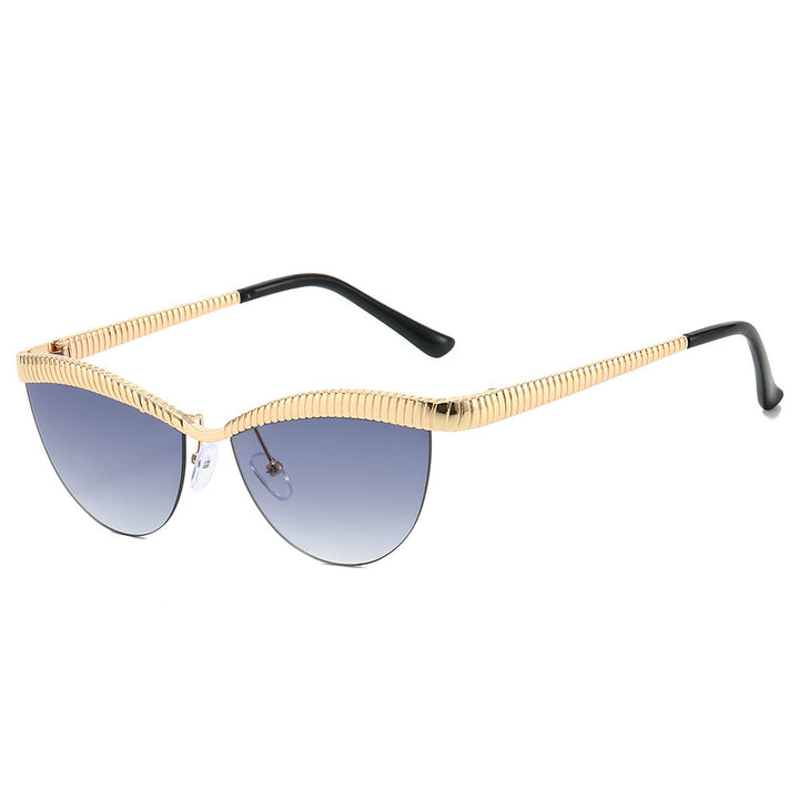 Statement Cat-Eye Sonnenbrille mit sculptierten Metallrahmen Karnz
