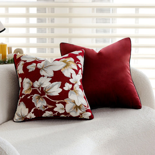 Zierkissen mit eleganter floralem Design