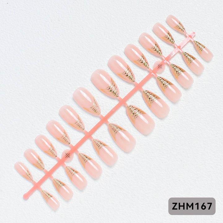 Elegante Press-On Nagelspitzen mit goldenen Details Karnz