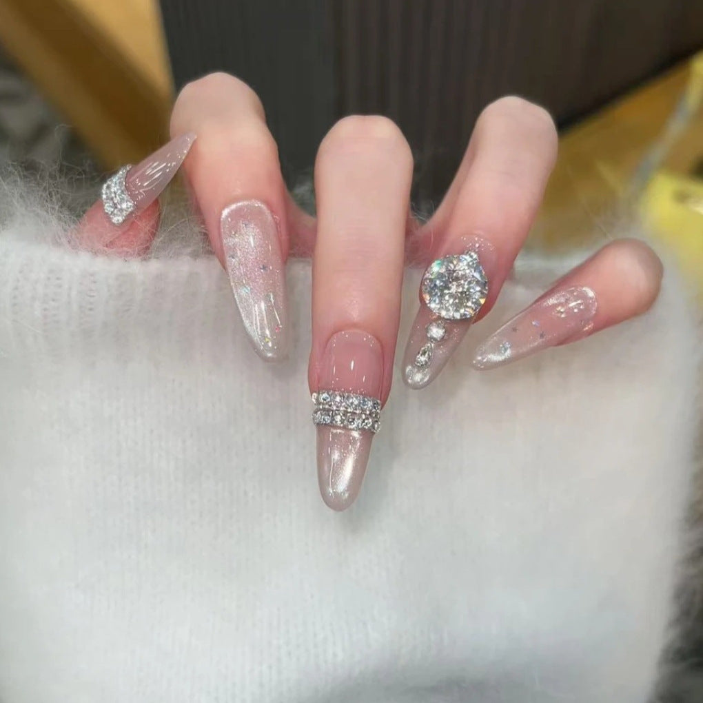 Glamouröse Stiletto-Nagelerweiterungen