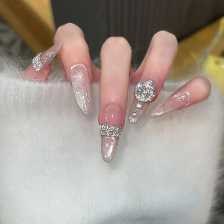 Glamouröse Stiletto-Nagelerweiterungen