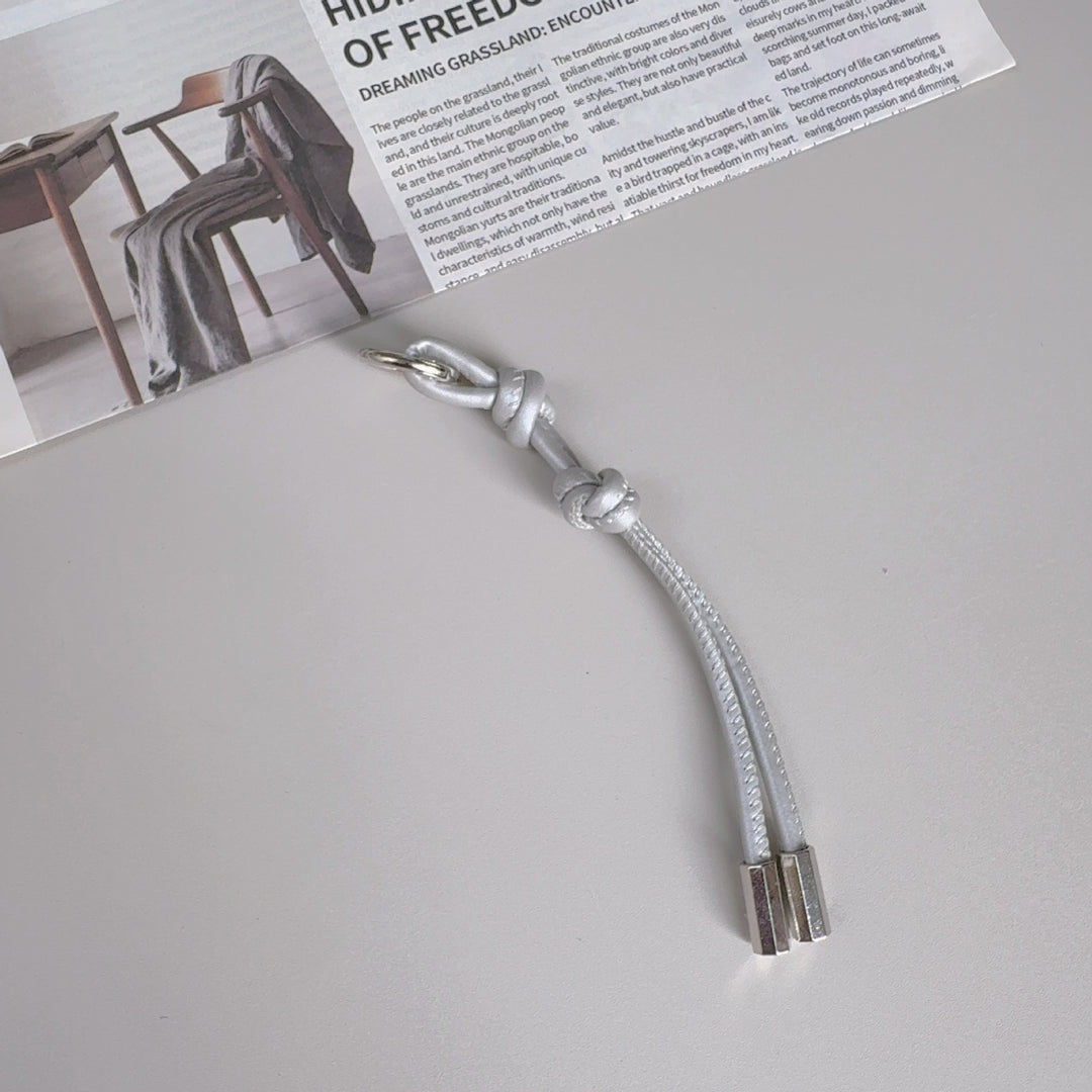 Stylischer Leder-Schlüsselanhänger Halter Karnz