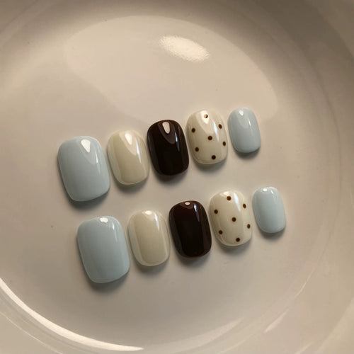Dekoratives Press-On Nagelkunstset mit einzigartigem Punkt- und glänzendem Finish