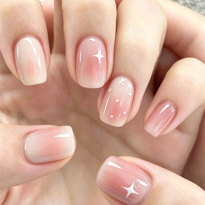 Nagelkunst mit Ombre-Effekt und Glitzerakzenten Karnz