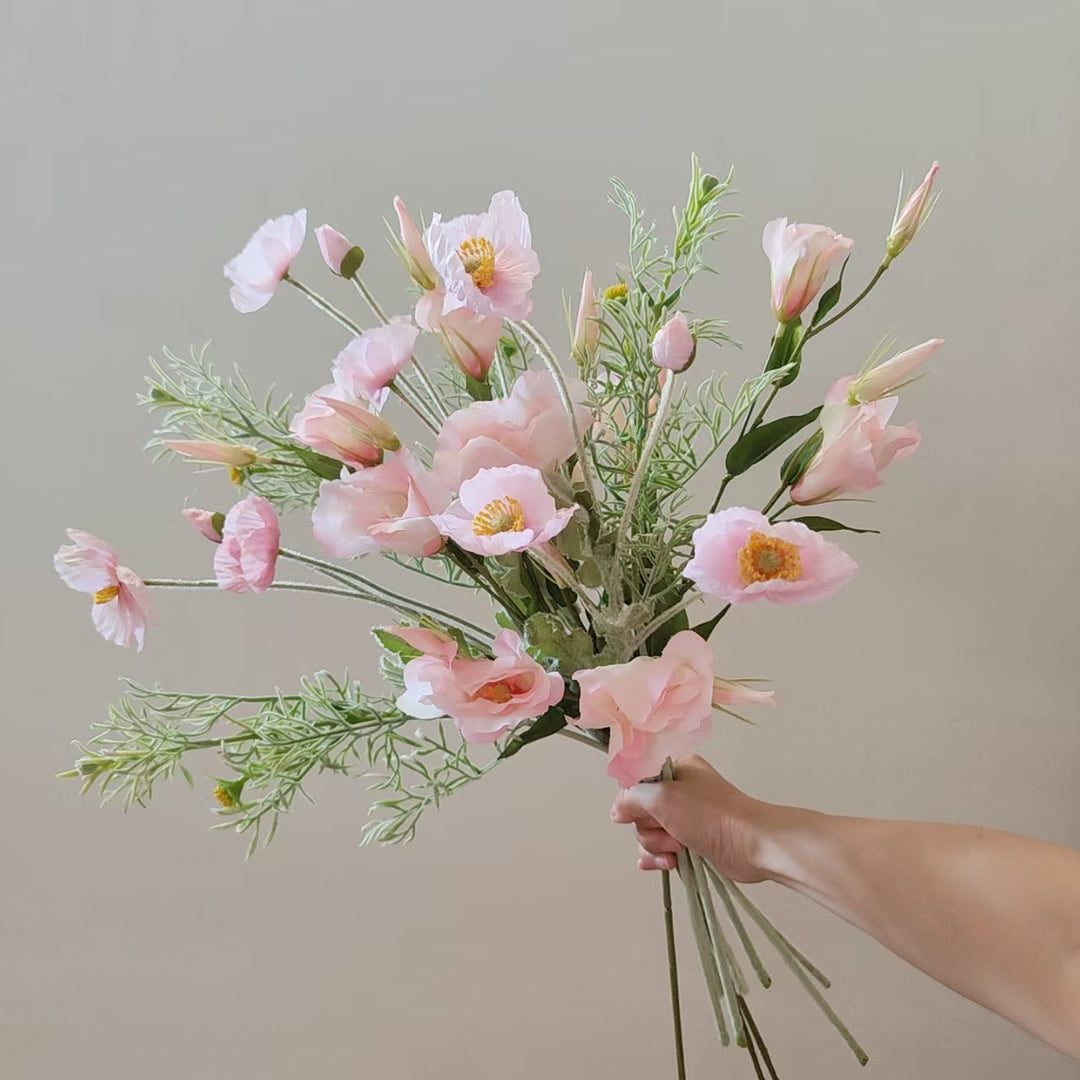 Lebensechter floraler Mittelstück-Strauß