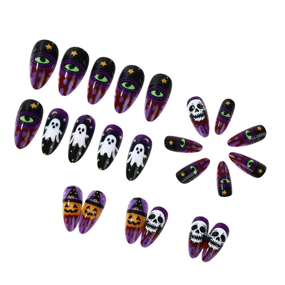Kunstnägel im kreativen Halloween-Stil Karnz