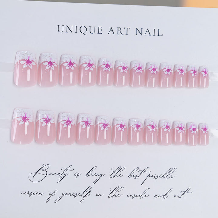 Elegante Blumennagelkunst