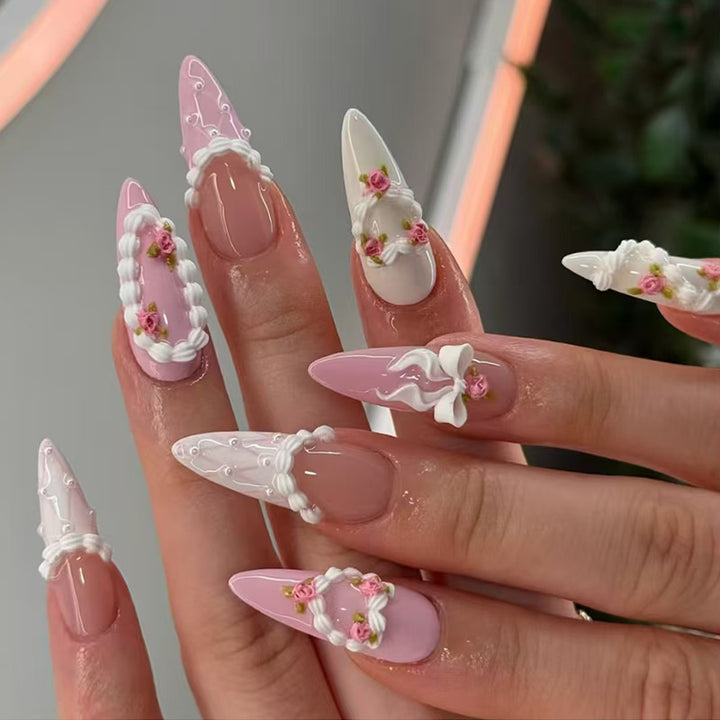Künstlerisches Floral Design Press-On Nagelset Karnz