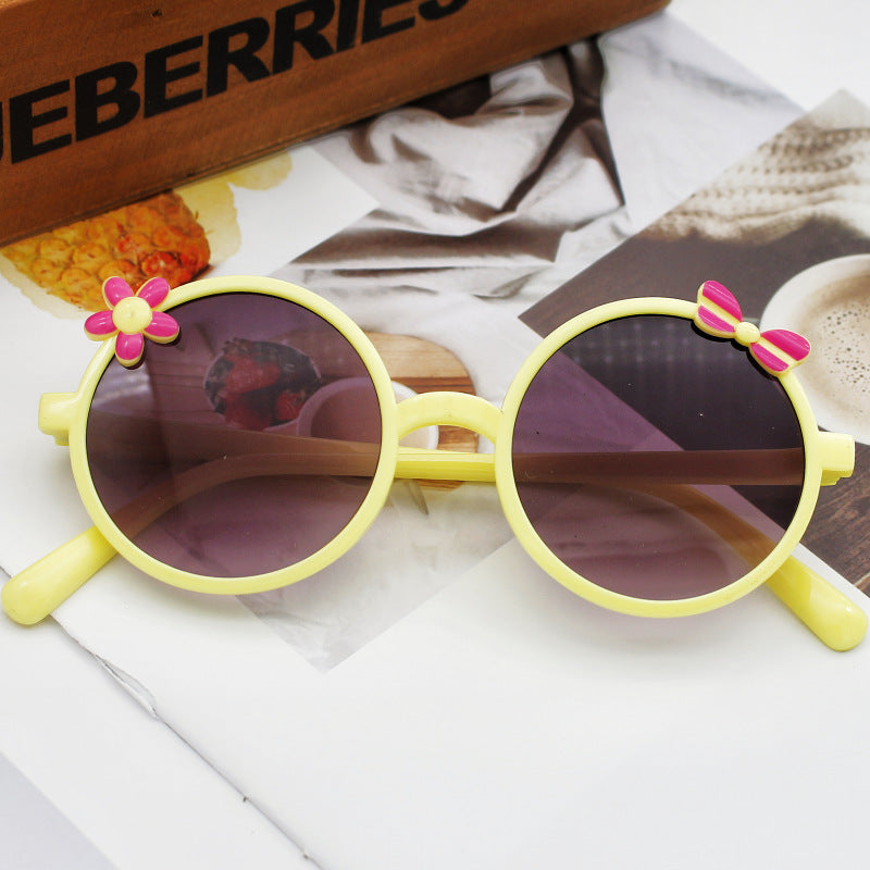 Damen Sonnenbrille mit verspielten Blumenakzenten Karnz