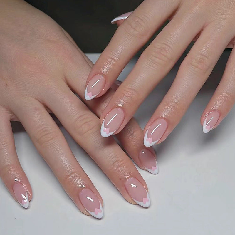 Elegante Druck-Nageltips mit goldenen Akzenten Karnz