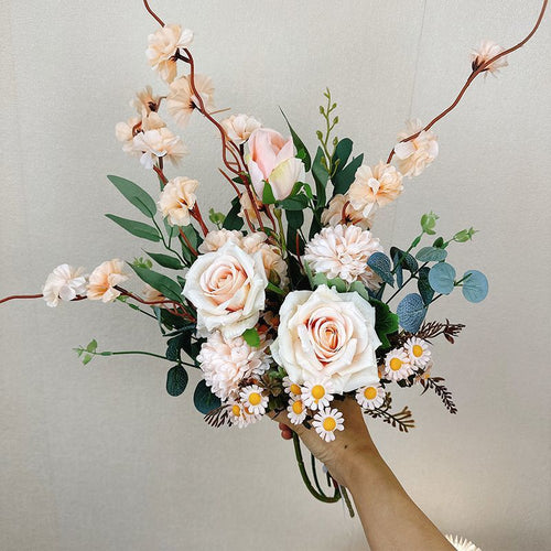 Elegante Kunstblumenstrauß-Anordnung