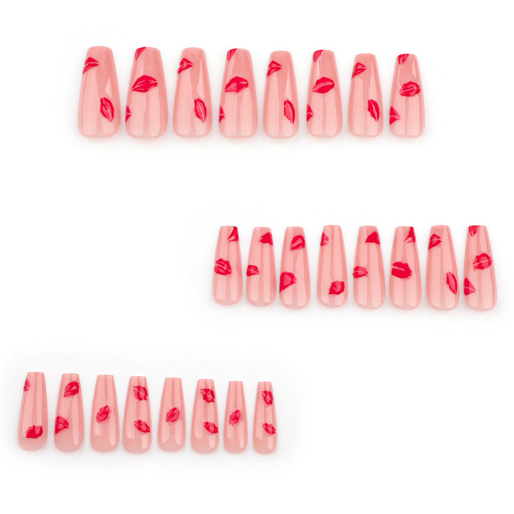 Kunstvolle Nagelverlängerungen mit Lippen-Design Karnz