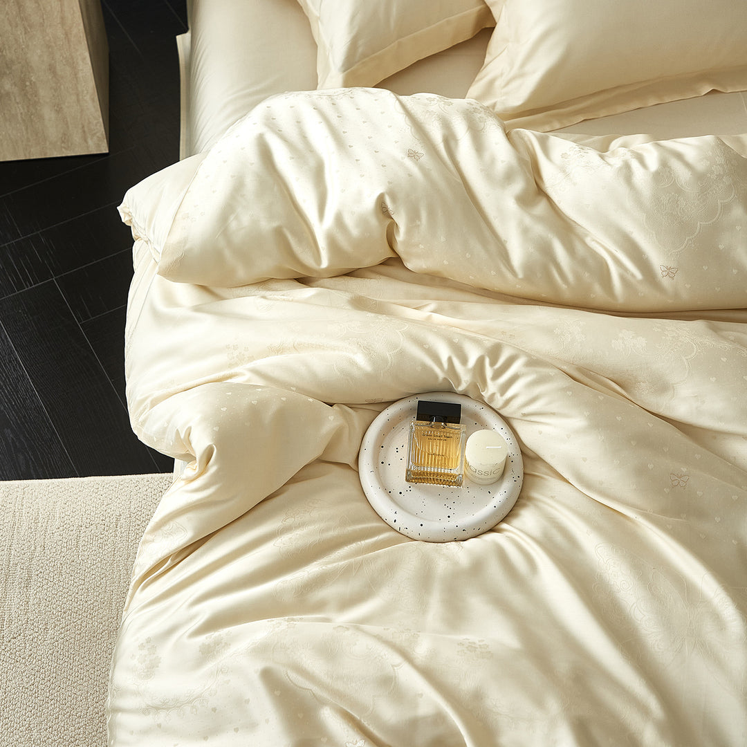 Satin-Bettwäschegarnitur mit seidigem Griff, Hotelverschluss und Ton-in-Ton‑Muster