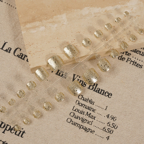 Glitzerndes Press-On Nagelkunst-Set Karnz