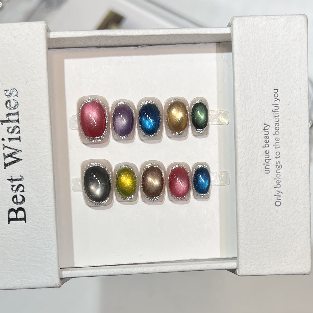 Bunte metallische Press-On Nagelset mit glitzernden Akzenten Karnz