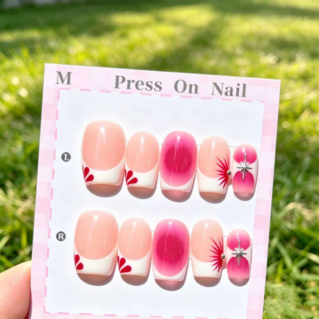 Dekorativer Press-On Nagelkunst Set mit floralen Akzenten