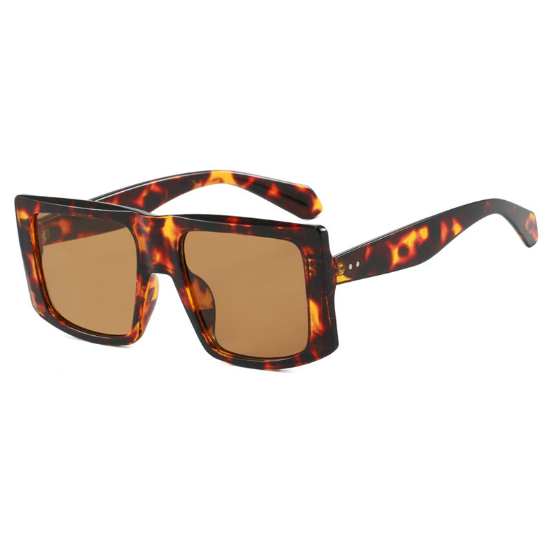 Damen quadratische Sonnenbrille mit robustem Kunststoffrahmen und schützendem UV-Filter Karnz