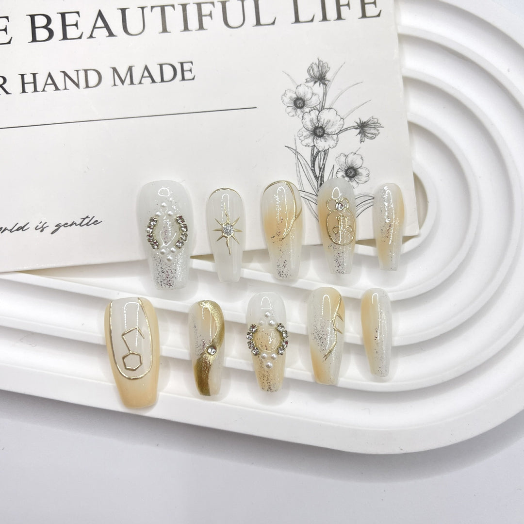 Elegantes handgefertigtes Press-On-Nagelset