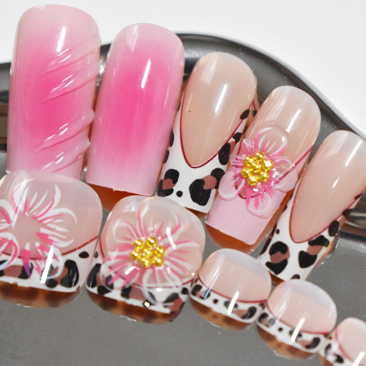 Dekorative Nagelkunst Karnz