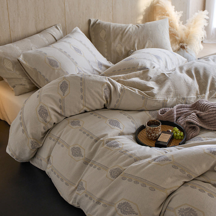 Bedwäsche aus Baumwoll-Leinen-Mischung mit vertikalem Medaillon-Muster und tiefen Taschenkissenbezügen