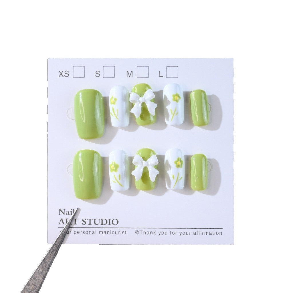 Dekorativer Press-On-Nagelset mit floralem Schleifenmuster Karnz