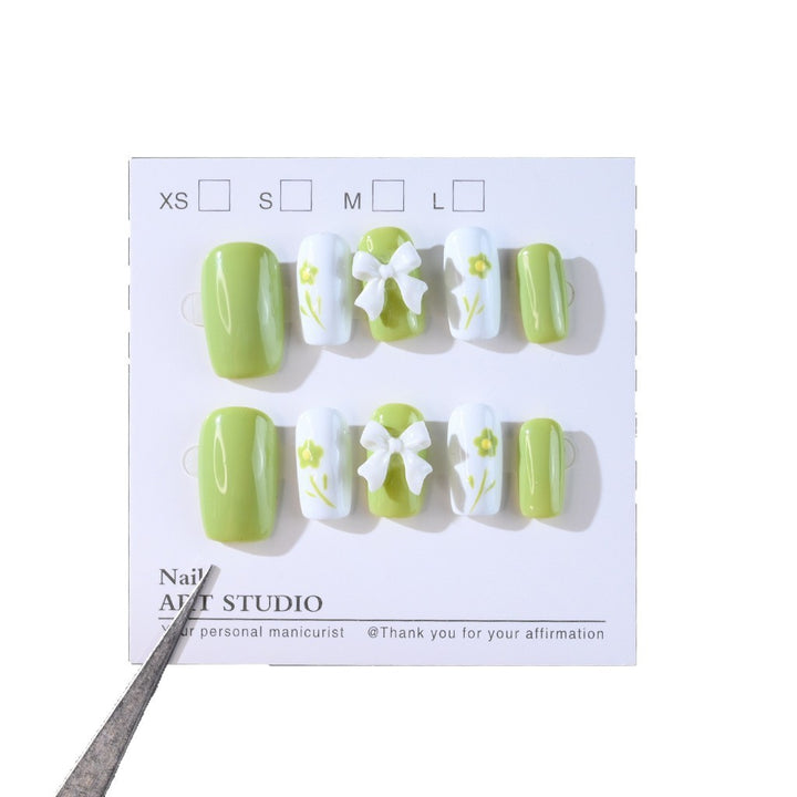 Dekorativer Press-On-Nagelset mit floralem Schleifenmuster Karnz