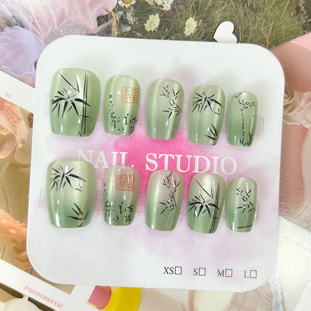 Kunstvolle Nagelspitzen mit Bambus-Motiv Karnz