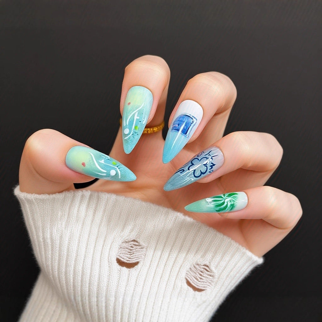 Kunstvolle Nagelverlängerungen mit Eleganten Spitzen Karnz